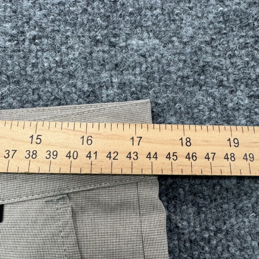 TravisMathew Golf Shorts Mens 33 Beige 9.5